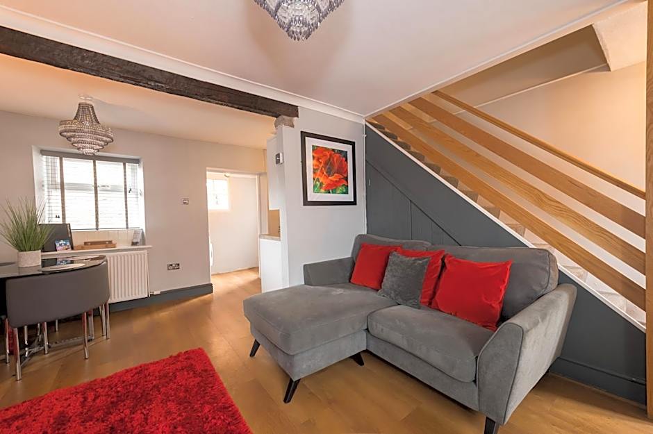 Crown and Cushion Appleby