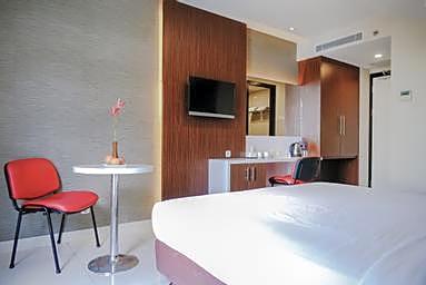 Empress Hotel Makassar City Center by LIFE