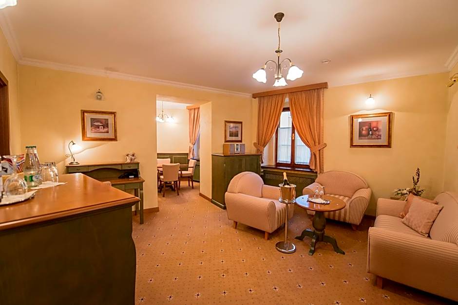 Hotel Octarna - Free On-site Parking