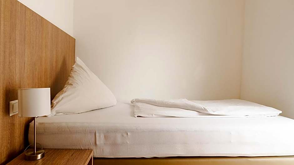 Luna Sleeping Buttenwiesen