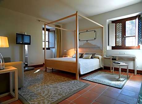 Standard Double Room (2 Adults + 1 Child)