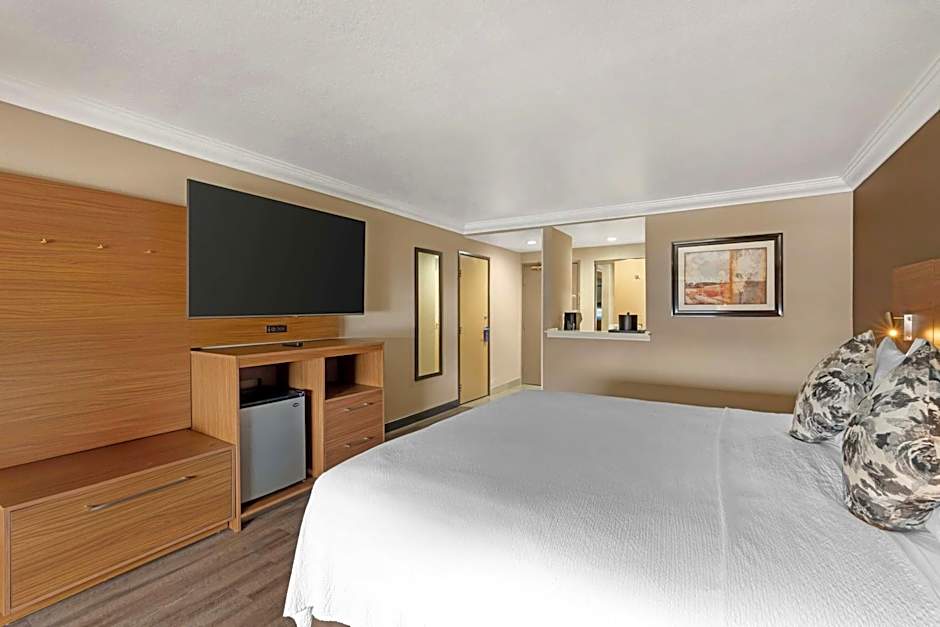 Best Western Plus Newport Mesa Inn