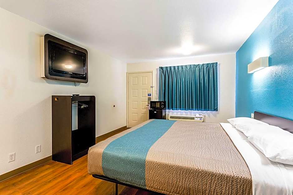 Motel 6-Bryan, TX - College Station