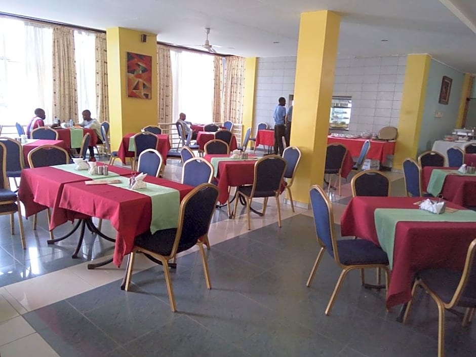 Aponye Hotel – Kampala, WV