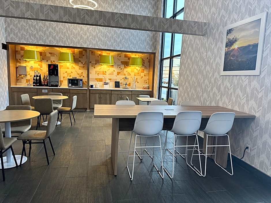 Days Inn & Suites by Wyndham Wausau