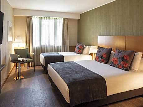 Standard Room with 1 Double and 1 Single Bed