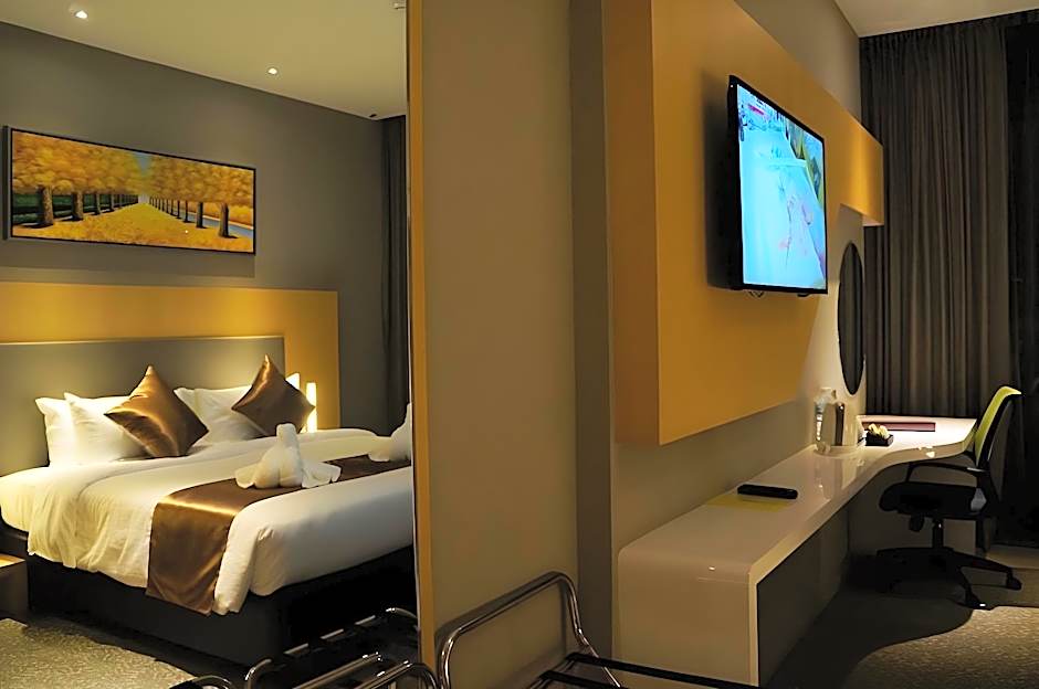 Greens Hotel & Suites