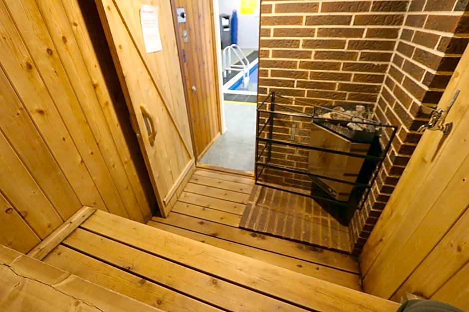 Super 8 by Wyndham Hearst ON