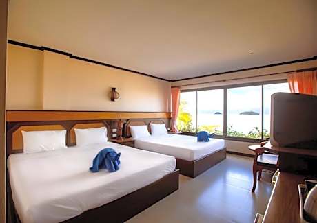 Quadruple Room with Private Bathroom