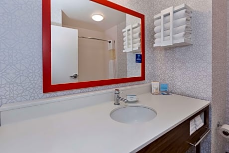 1 King Hearing Access W/Tub Nonsmok