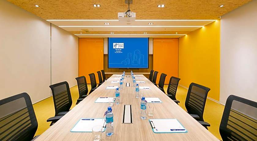 Holiday Inn Express Taichung Fengchia by IHG