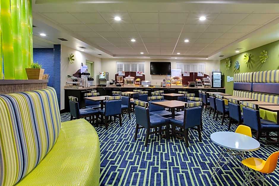 Holiday Inn Express & Suites Plant City By IHG
