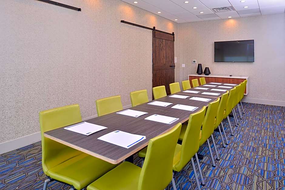 Holiday Inn Express & Suites Omaha Airport By IHG