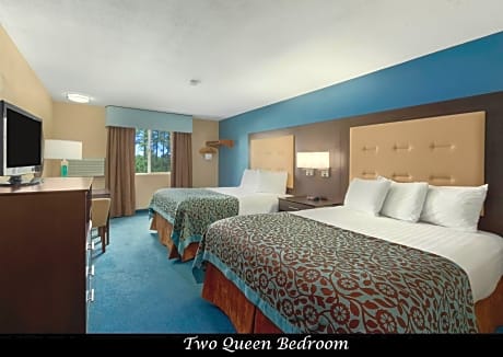 Deluxe Business Queen Room with Two Queen Beds - Non-Smoking