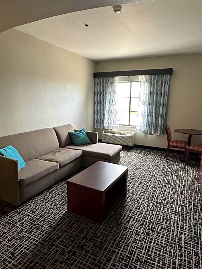 La Quinta Inn & Suites by Wyndham Oklahoma City Yukon