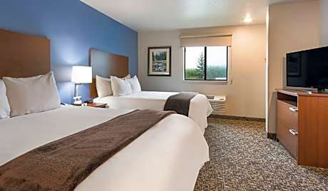 Double Queen Room With Recliner