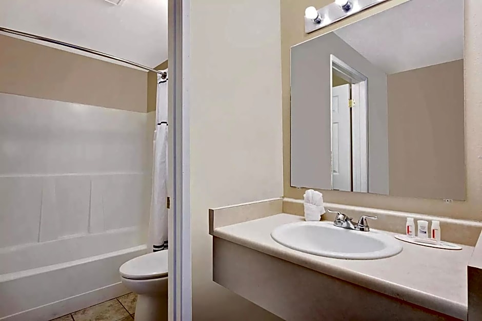 Days Inn by Wyndham Lakewood South Tacoma