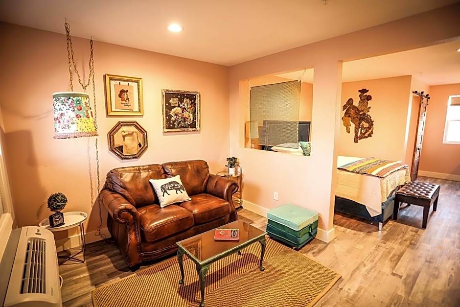 The Blue Buffalo Motel