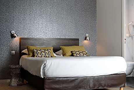 Family Room with Queen Bed and Sofa Bed - Non-Smoking