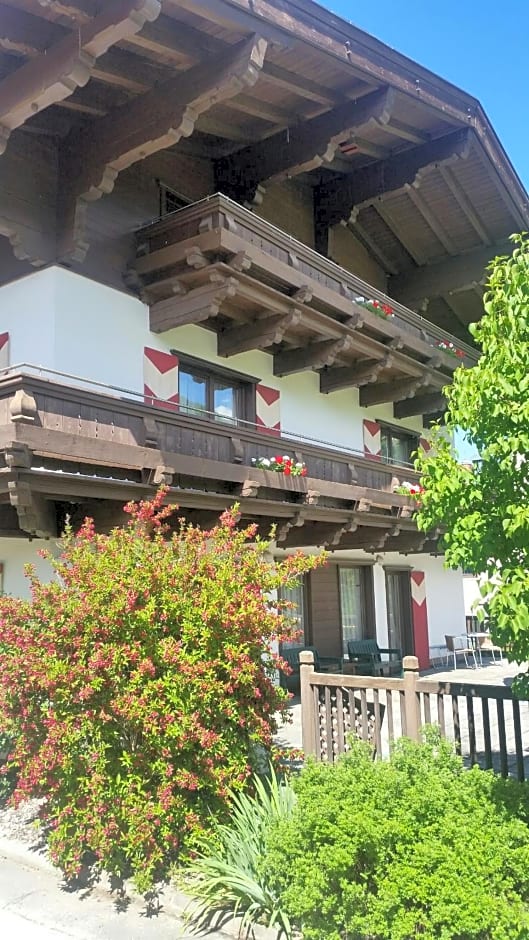 Bhome Gästehaus b&b / Apartments