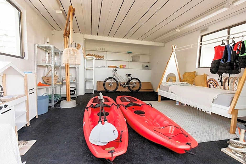 Seagrass Coastal Retreat with direct beach access