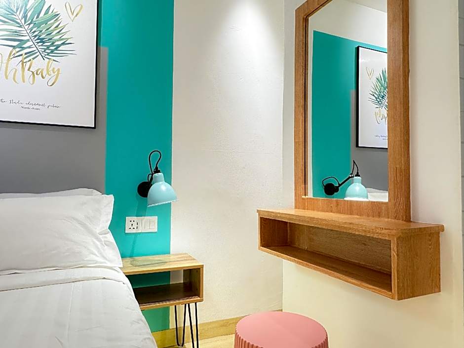 Apple 1 Hotel Gurney