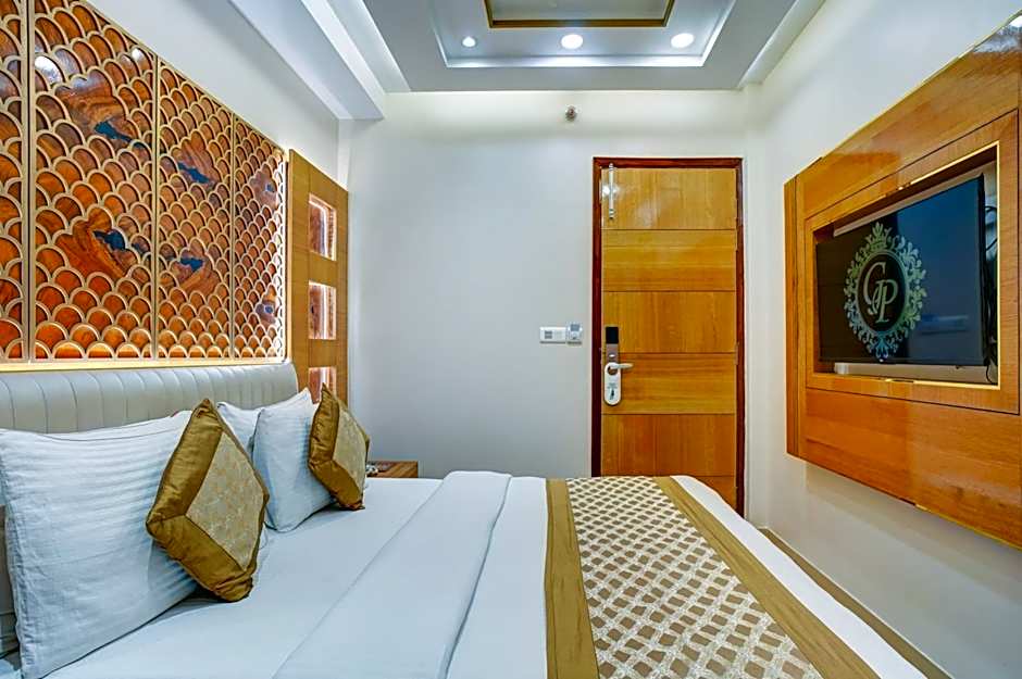 Hotel Gold Palace - 03 Mins Walk From New Delhi Railway Station