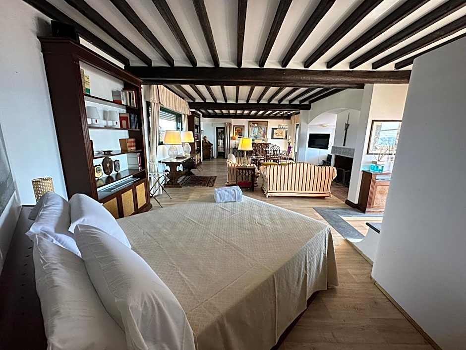 Piccadilly Penthouse with Jacuzzi