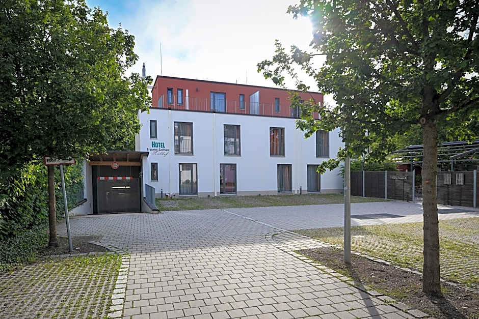 Brauerei Gasthaus Lohhof im Münchner Norden, direkt an der S1, nähe vom Flughafen, Zentrum, A92, Allianz Arena, Ruderregatta und Schießanlage G- Hochbrück entfernt, Internationale Küche