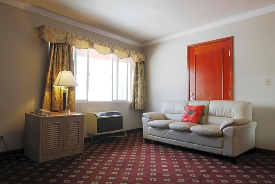 Metro Plaza Hotel