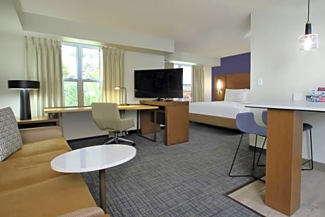 Suite, 1 Bedroom (Mobility Accessible, Tub) (1 Double Bed)