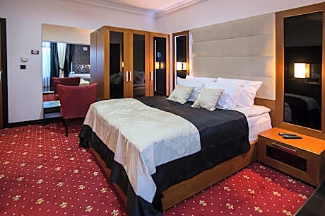 King Room with Spa Bath