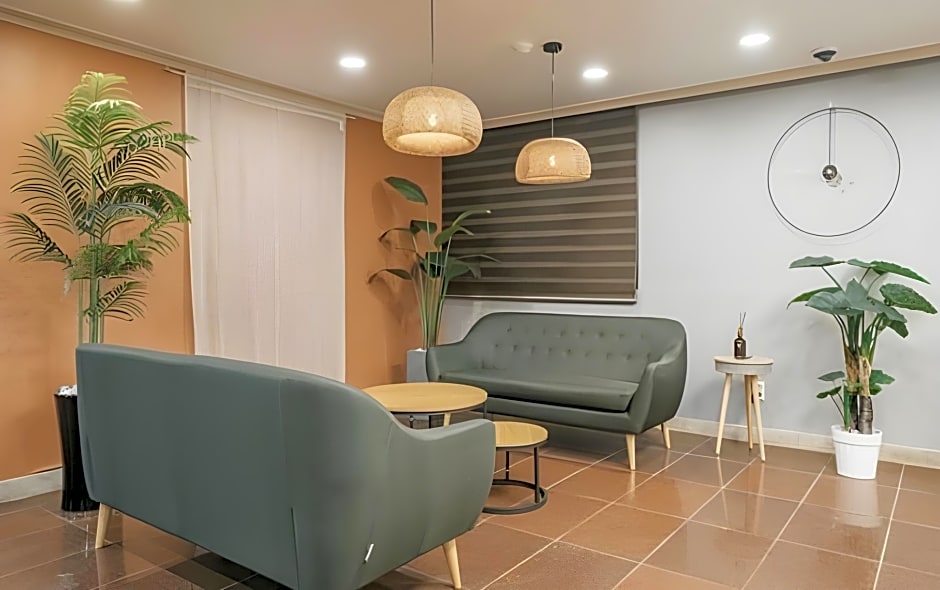 The Oakra Hotel