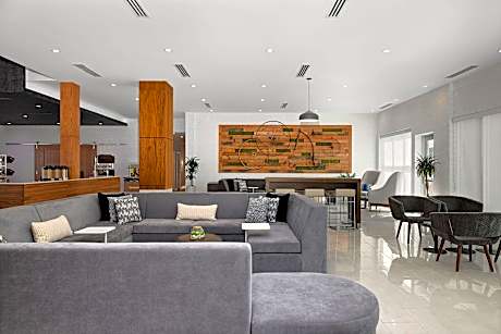 Premium, 1 Bedroom Suite, 1 King, Corner room