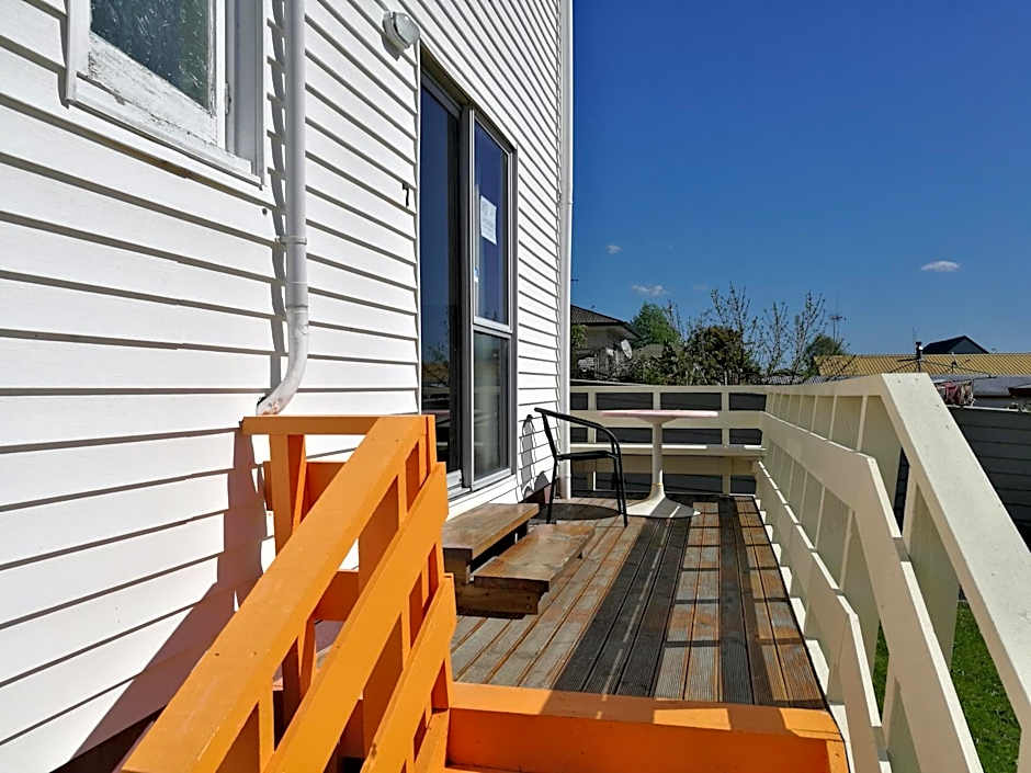 Rainbow Motel & Guest House