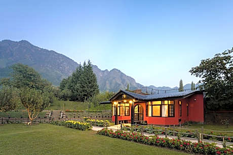 LohonoStays The Red Cottage