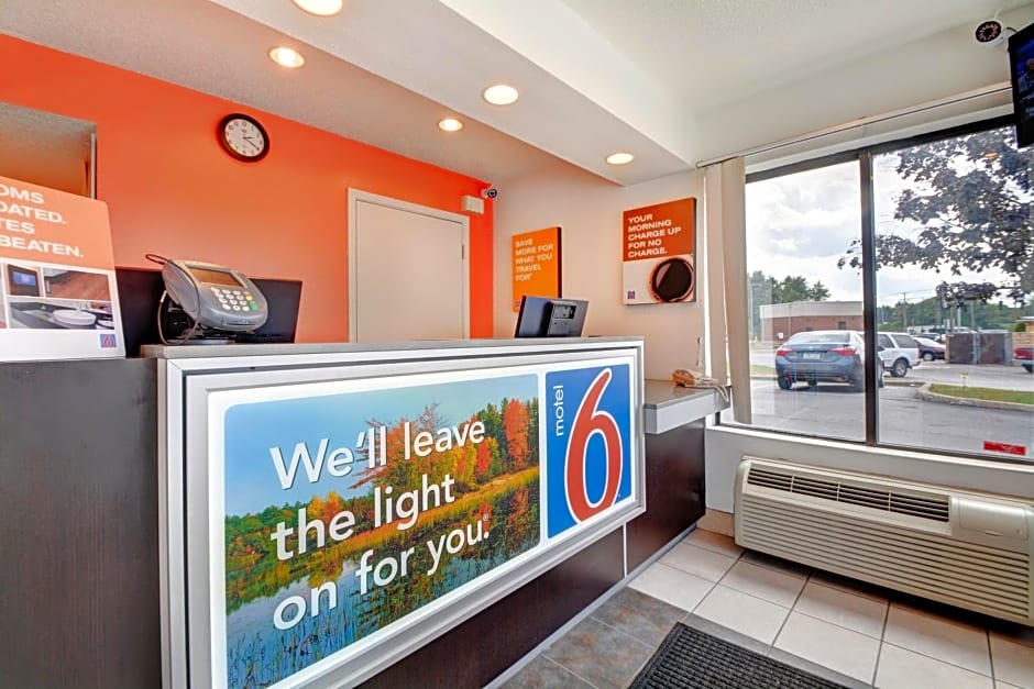 Motel 6-Southington, CT - Hartford