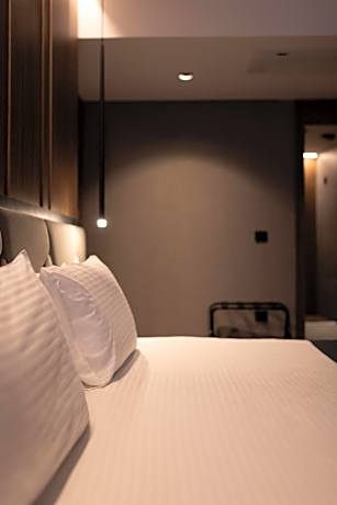 Superior Connecting Room