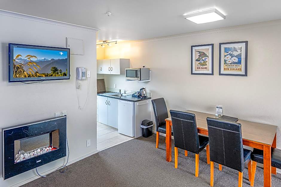 Photo 1 of 18 of 2 Bedroom Apartment