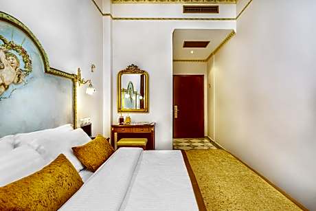 Standard (King Bed) Backyard View