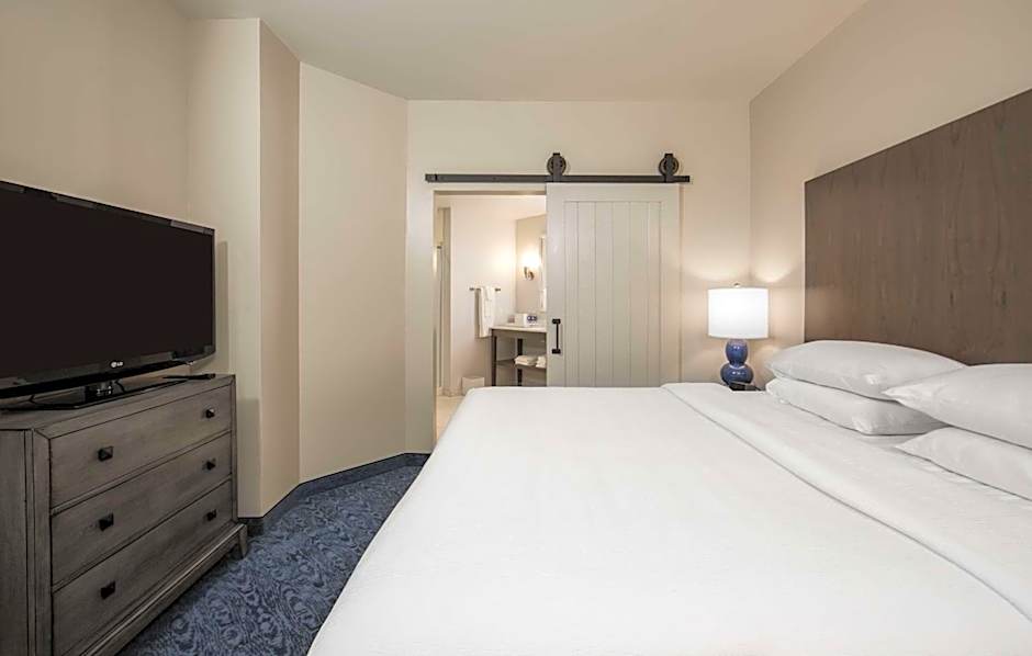Hotel Renovo Des Moines Urbandale,Tapestry Collection Hilton
