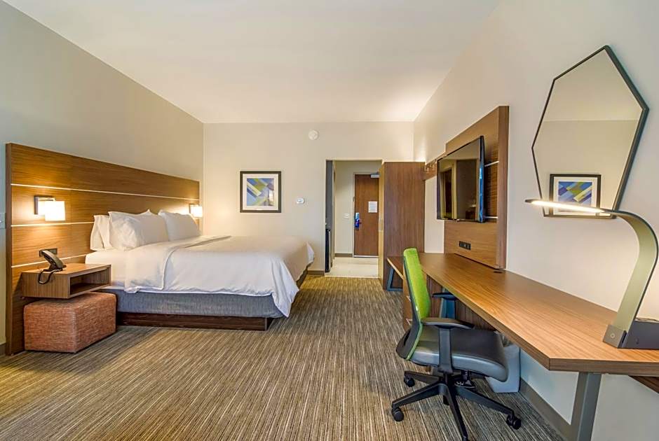 Photo 1 of 8 of 1 King Bed with Sofabed Suite