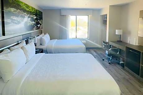 Queen Room with Two Queen Beds - Accessible/Non-Smoking