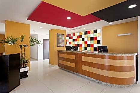 La Quinta Inn & Suites by Wyndham Puebla Palmas