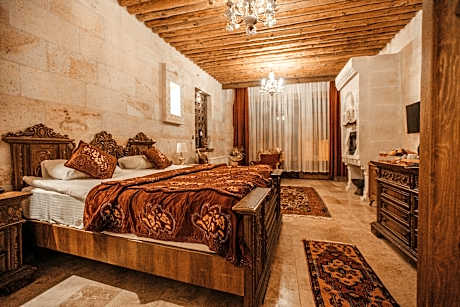 Deluxe Room with Balcony and Valley View
