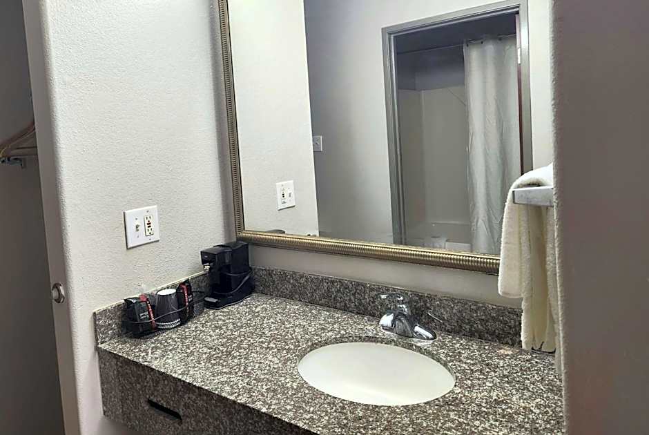 Days Inn by Wyndham Lafayette Scott