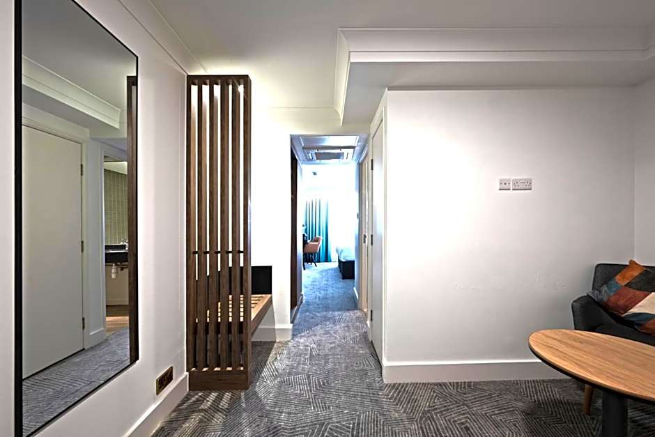 Holiday Inn Cardiff - North M4 By IHG
