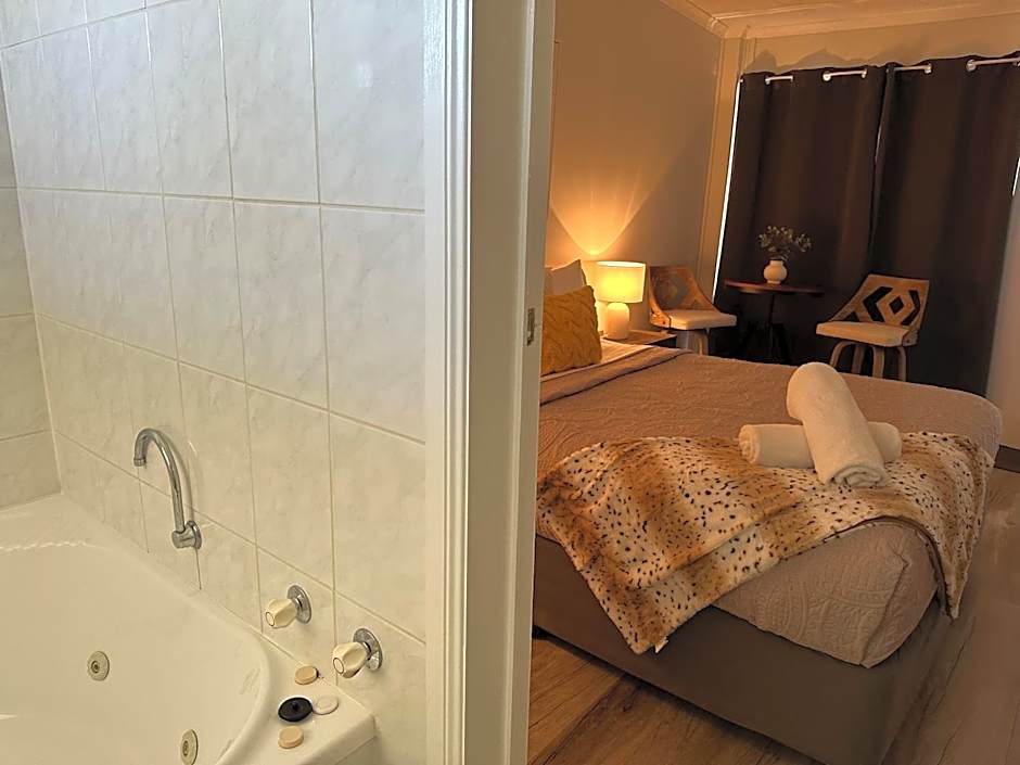 Photo 1 of 3 of 1 Queen Bed, Jetted Tub