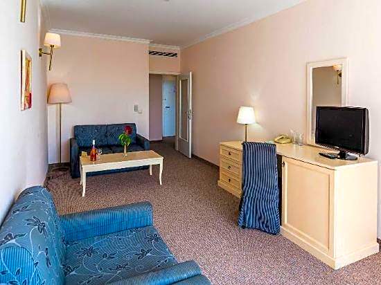 Photo 1 of 1 of Suite City View Room