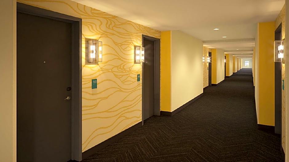 Holiday Inn & Suites Cedar Falls-Waterloo Event Ctr By IHG